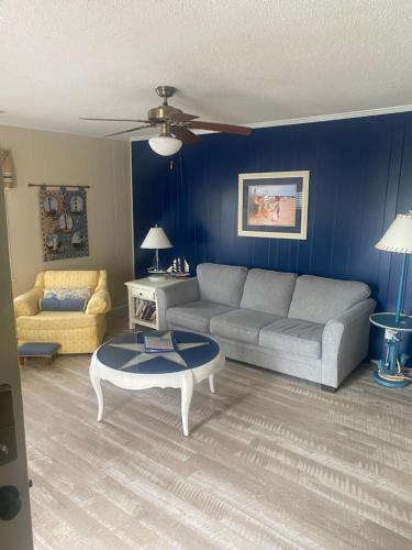 Beach Breeze 1, short walk to Atlantic Ocean, pet friendly, very quiet & family friendly in Myrtle Beach, USA
