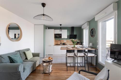 Two-Bedroom Apartment room in Golden Horizon - proche Intra-Muros
