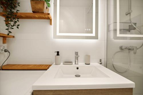 Two-Bedroom Apartment room in Modern apartment with sea view - 2BR - 4P