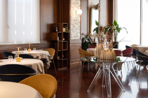 Restaurant, Hotel Dei Congressi in Eur and Garbatella