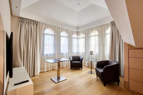 Penthouse Apartment