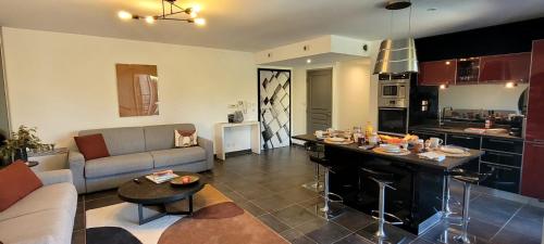 Apartment Albatros - am Strand mit Meerblick und Pool by Riviera HomeLife near Pizza du Fournas