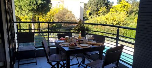 Balcony/terrace, Apartment Albatros - am Strand mit Meerblick und Pool by Riviera HomeLife near Pizza du Fournas