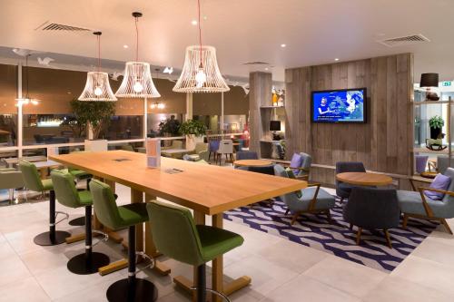 ห้องอาหาร, ฮอลิเดย์ อินน์ ซอลส์บรี-สโตนเฮนจ์ บาย IHG (Holiday Inn Salisbury-Stonehenge By IHG) in แอมแมสบูรี่