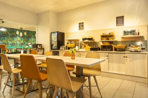 อาหารและเครื่องดื่ม, City Residence Tours in ตูร์ซิตี้เซ็นเตอร์