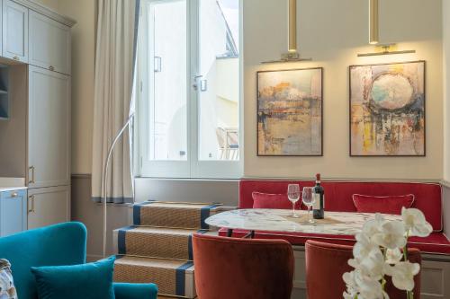 Design Florence Suite-Hosted by Sweetstay - image 4