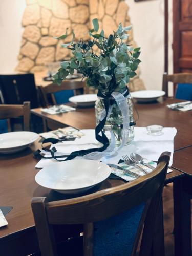 U Buku in คลาดโน