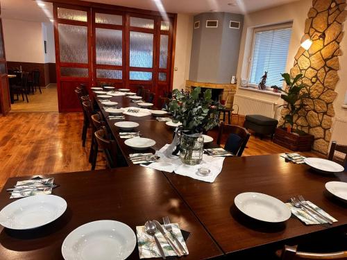 U Buku in คลาดโน