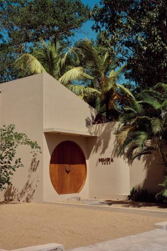 Room in private villa with AC and Pool - Mihira Home