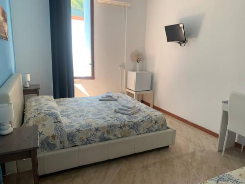 BorgoMarino's Room – Cefalu, CA
