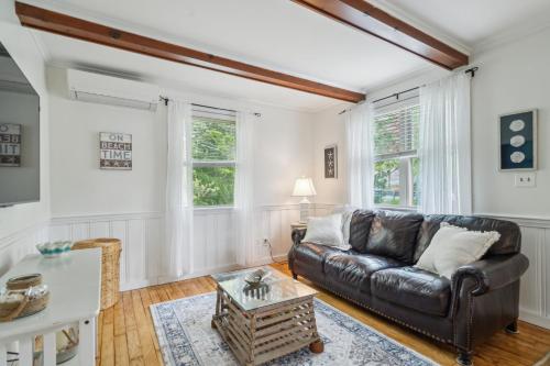 Coastal Comfort with Stunning Harbor Views - image 4