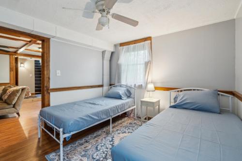 Coastal Comfort with Stunning Harbor Views - image 11