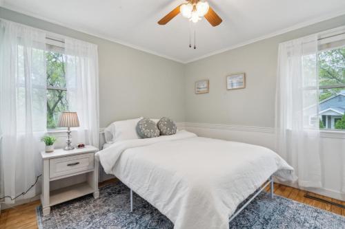 Coastal Comfort with Stunning Harbor Views - image 5