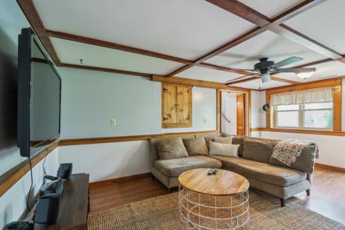 Coastal Comfort with Stunning Harbor Views - image 10
