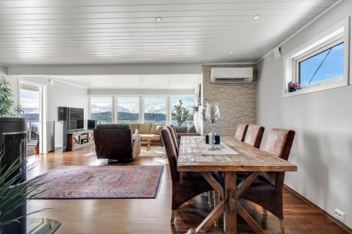 Groups & Family l Majestic views l FREE Parking, Tromsø (photo 7)