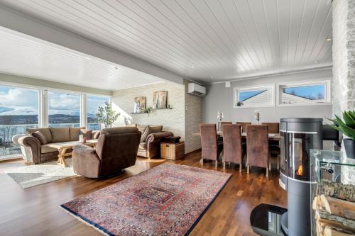 Groups & Family l Majestic views l FREE Parking, Tromsø (photo 6)