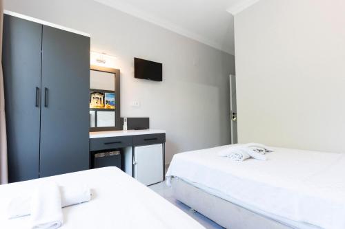 Triple room, pool view