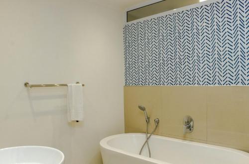 First floor apartment with beautiful sea view - image 6