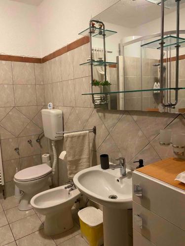 Double Room with Balcony image 10
