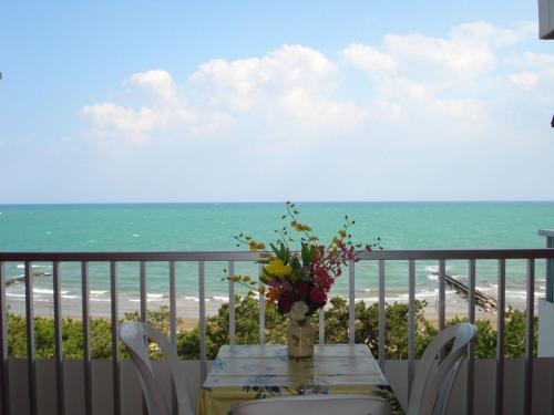 Seaview flat just 70mt from the sea