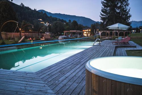 בריכת שחיה, Hotel Das Falkenstein in קפרון