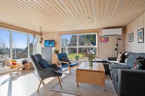 Exterior view, Cozy And Child-Friendly Cottage In A Scenic Area in Handrup Strand