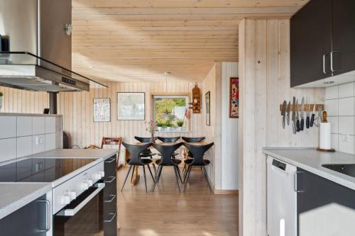 Exterior view, Cozy And Child-Friendly Cottage In A Scenic Area in Handrup Strand