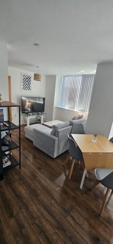 2 Bedroom Apartment with Amazing Views of Liverpool City Centre, Liverpool (photo 5)