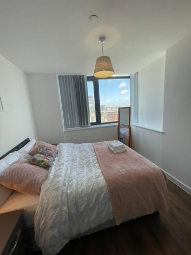 2 Bedroom Apartment with Amazing Views of Liverpool City Centre, Liverpool (photo 7)