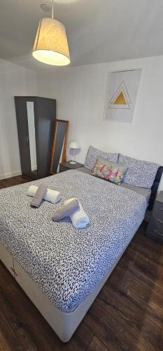 2 Bedroom Apartment with Amazing Views of Liverpool City Centre, Liverpool (photo 8)