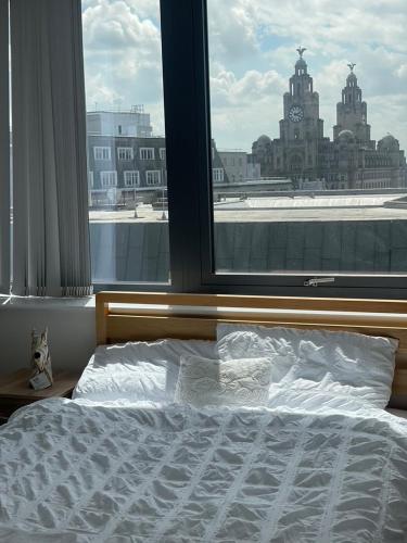 2 Bedroom Apartment with Amazing Views of Liverpool City Centre, Liverpool (photo 10)