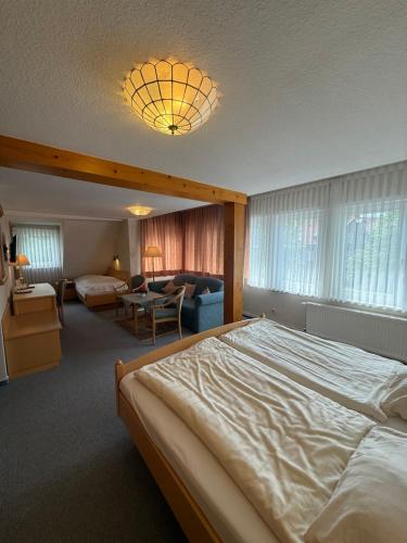 Suite with City View image 4