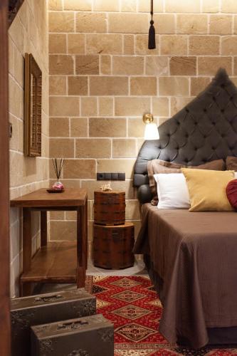 Queen Suite with Spa Bath image 7
