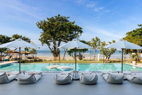 Swimming pool, VARANA Krabi Hotel in Krabi