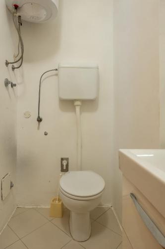 One-Bedroom Apartment image 4