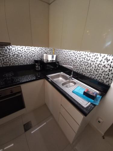 Canal View 1 Bedroom Apartment In Aykon City in Jumeirah