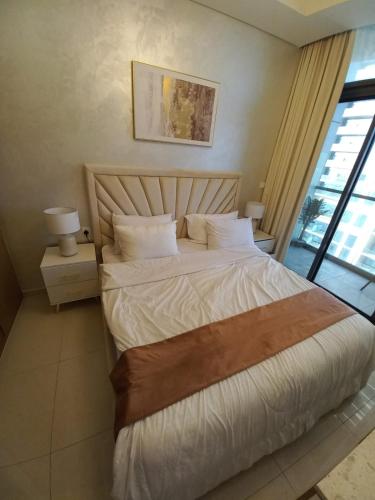Canal View 1 Bedroom Apartment In Aykon City in Jumeirah