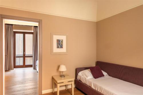 1 king bed, 2 twin beds