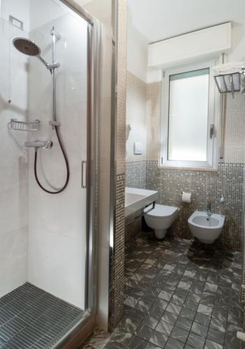 One-Bedroom Apartment image 9
