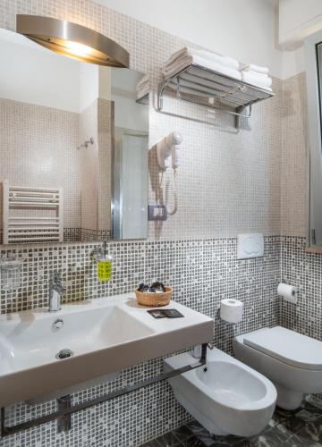 One-Bedroom Apartment image 3
