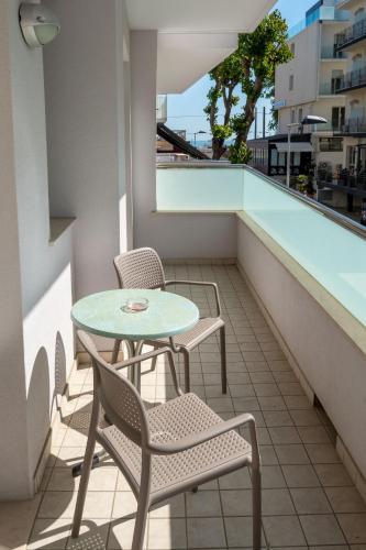 One-Bedroom Apartment image 1