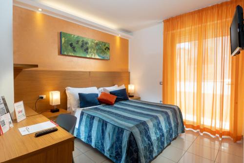 One-Bedroom Apartment image 4