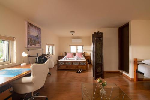 Posto Serene with Jacuzzi in Arkalochori