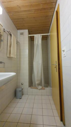 Hotel Suretta - image 5
