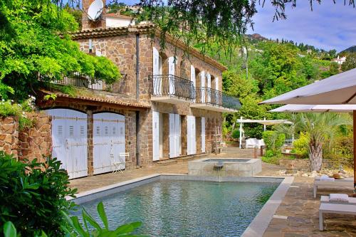 Vue extérieure, Villa Sasso Forte, swimming pool, jacuzzi and private cove in Le Trayas Superieur