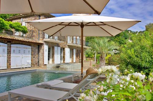 Piscine, Villa Sasso Forte, swimming pool, jacuzzi and private cove in Le Trayas Superieur