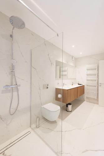 2 bedrooms, 3 beds