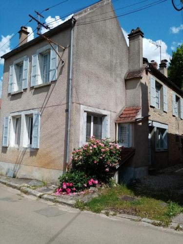 GITE LES 27 ROSES ET PLUS gîte à louer Châtel-Censoir