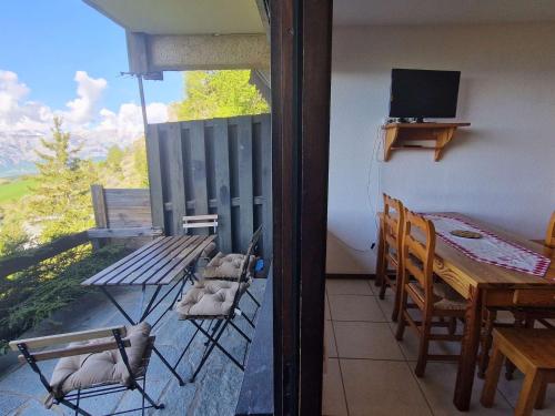 Studio Chaleureux 4 Pers avec Terrasse - Saint-Michel-de-Chaillol - FR-1-393-52 in Saint-Michel-de-Chaillol