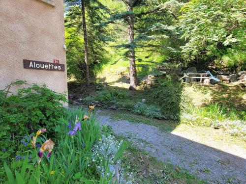 Studio Chaleureux 4 Pers avec Terrasse - Saint-Michel-de-Chaillol - FR-1-393-52 in Saint-Michel-de-Chaillol